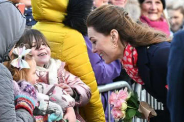有愛！3歲女孩期待見到「真正的公主」，凱特因沒穿漂亮裙子向她道歉